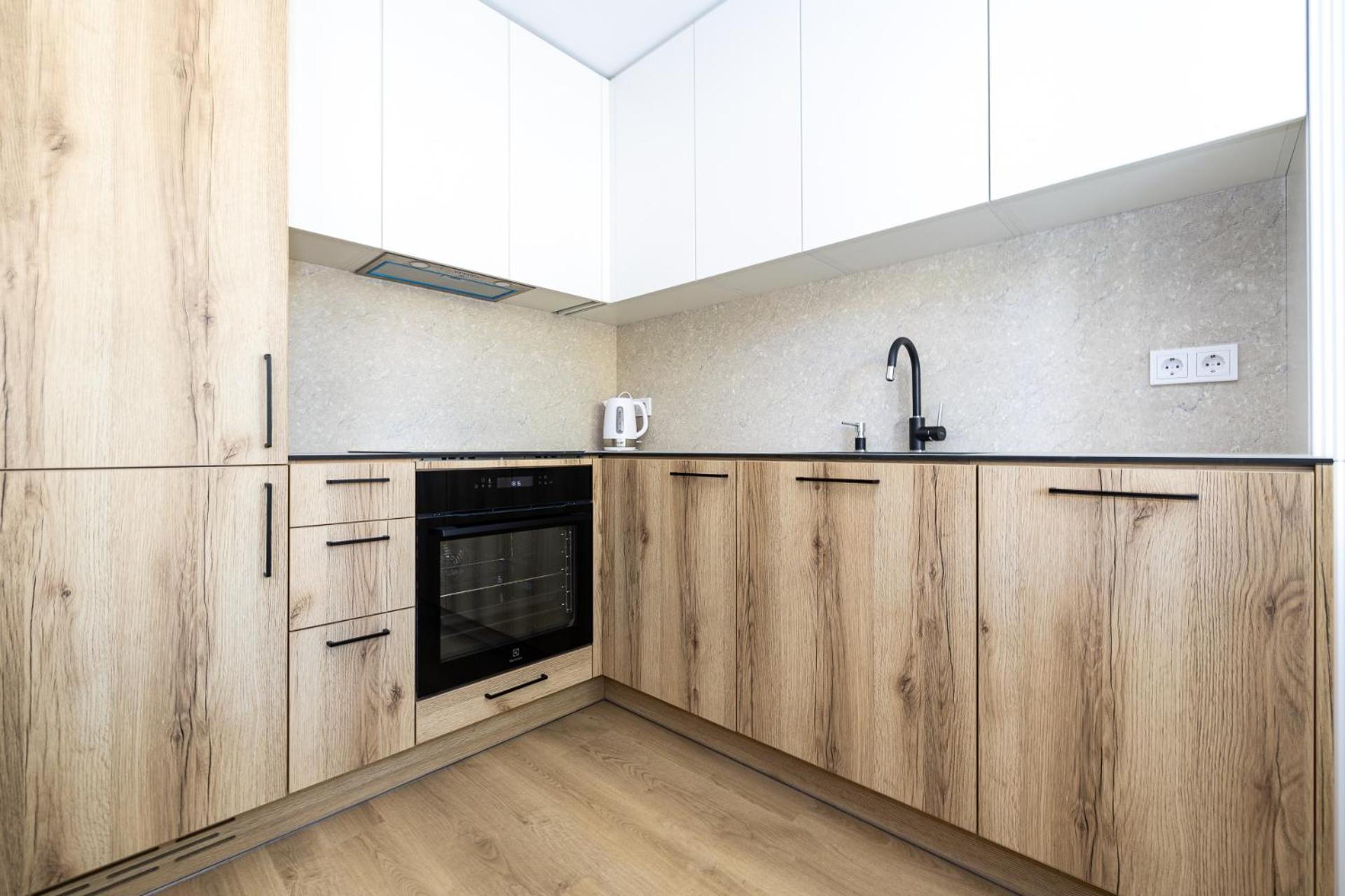 Cohost I 2bd Near Centre *