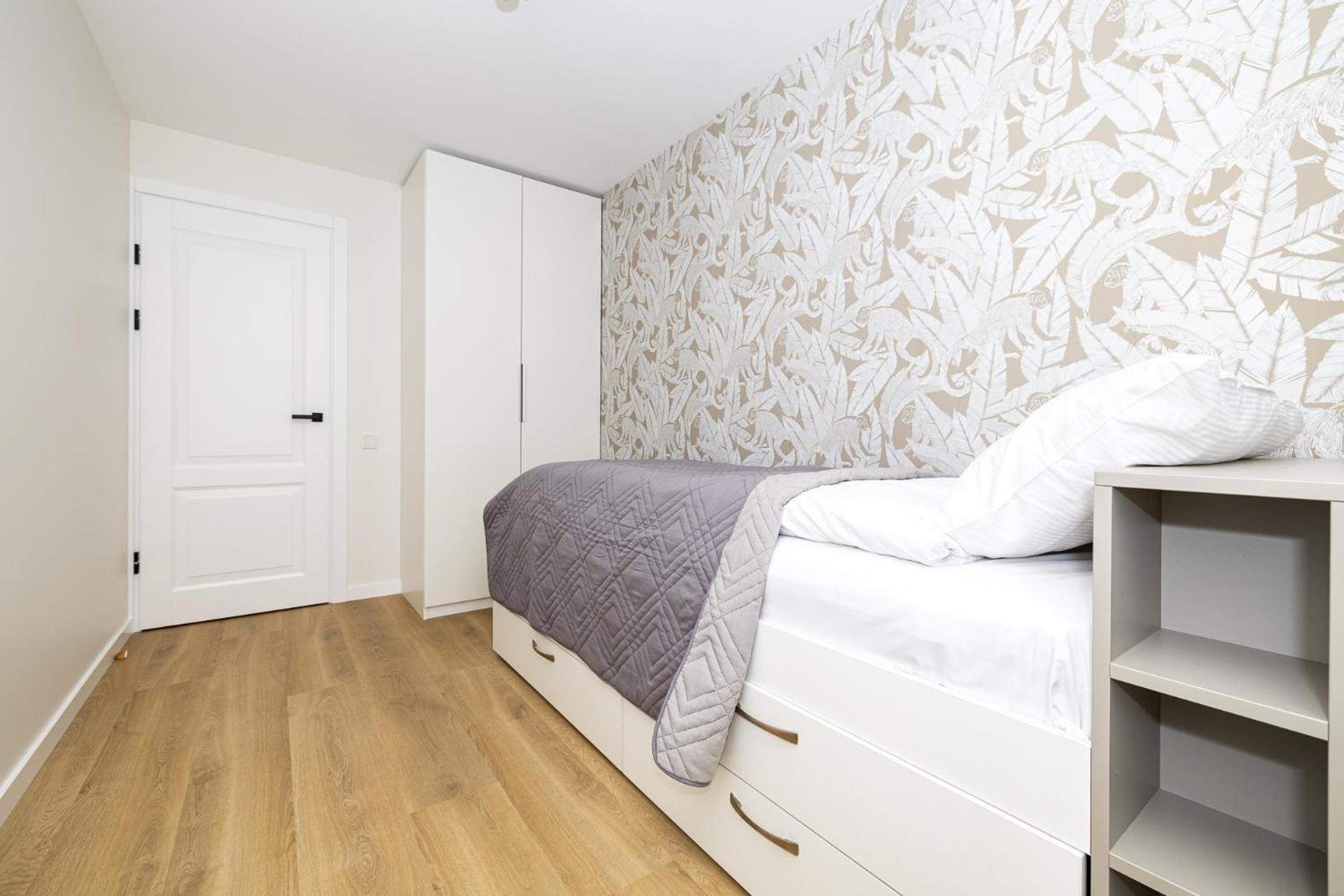 Cohost I 2bd Near Centre *